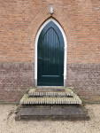 De zijdeur zit ook weer strak in de verf